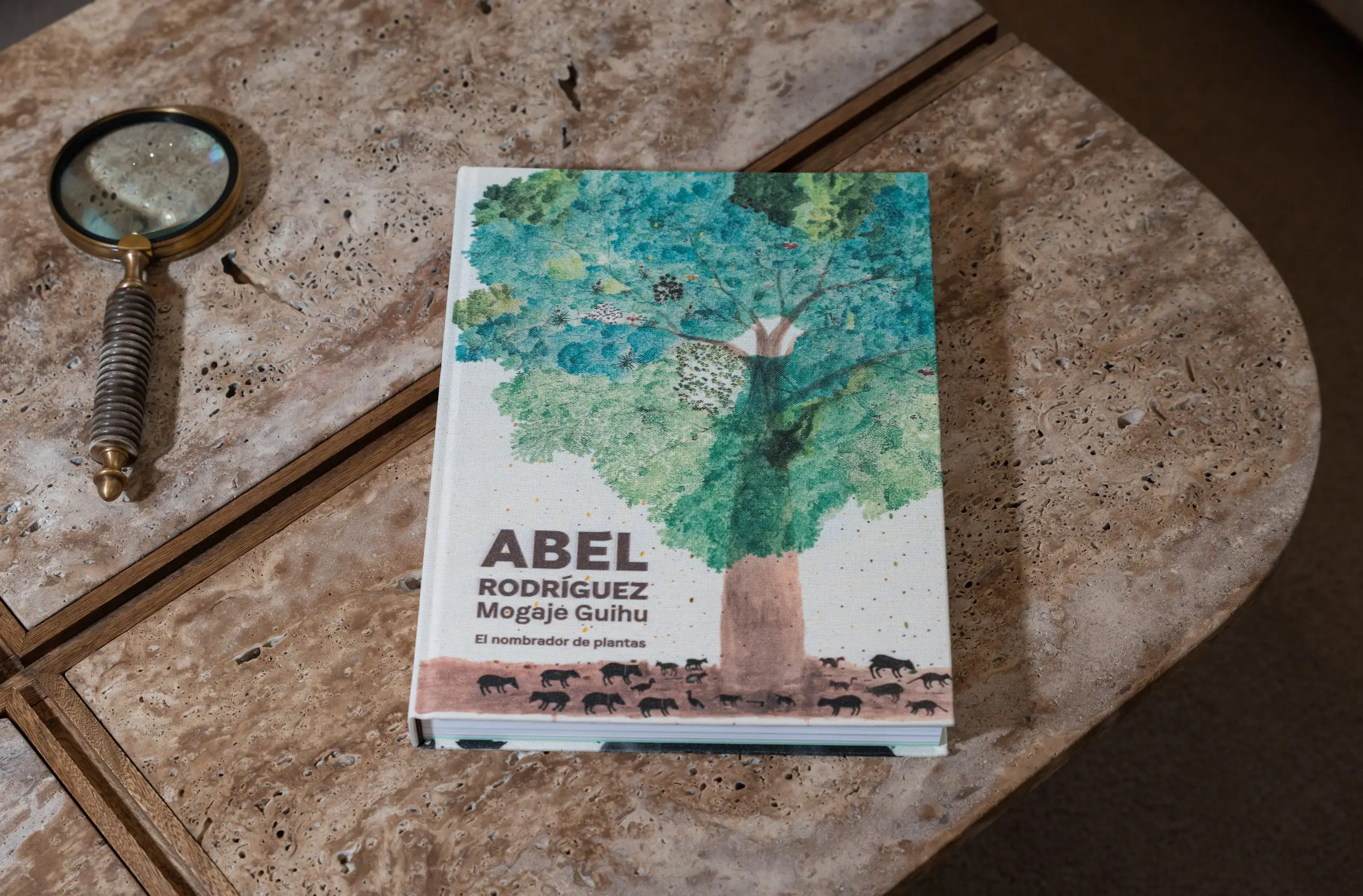 Portada del libro Abel Rodríguez Mogaje Guihu El nombrador de plantas sobre arte y botánica amazónica